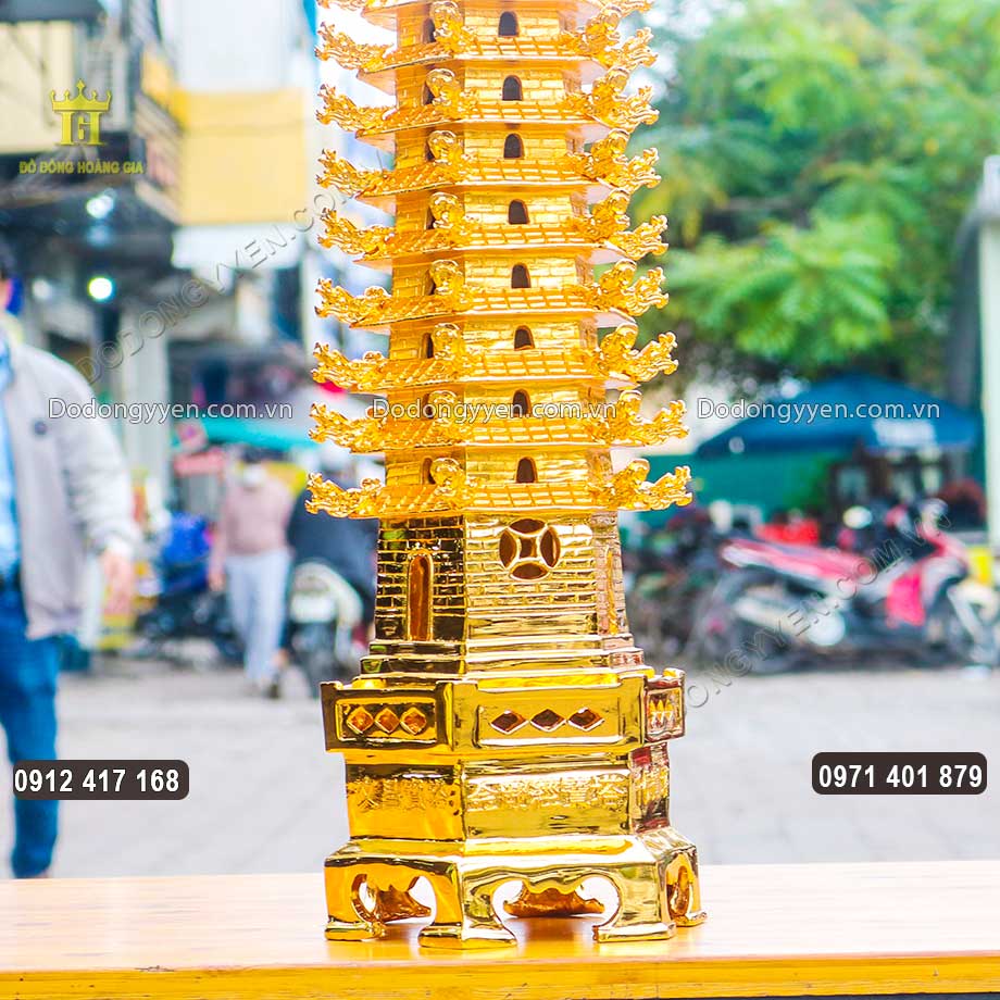 Phần m&aacute;i hi&ecirc;n của th&aacute;p được sắp xếp một c&aacute;ch tỉ mỉ